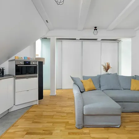 Charming In A Perfect Location Suitable For 4 People By Renters Apartamento