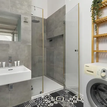 Charming In A Perfect Location Suitable For 4 People By Renters * Poznań