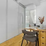 Charming In A Perfect Location Suitable For 4 People By Renters Apartment Poznan