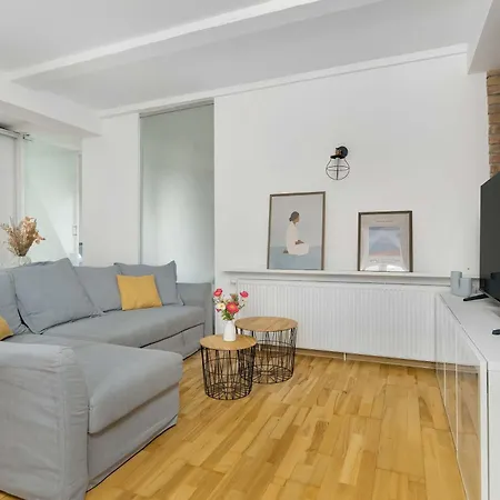 Charming In A Perfect Location Suitable For 4 People By Renters Poznań
