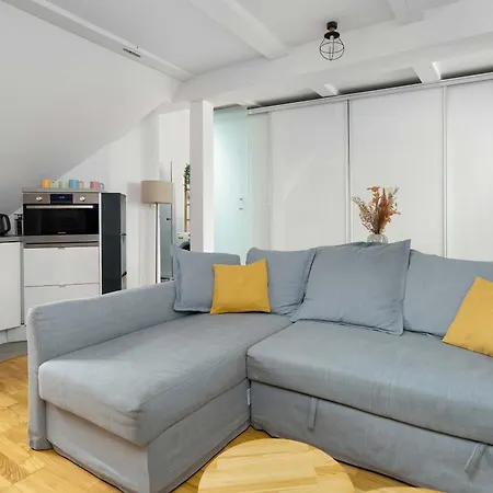 Charming In A Perfect Location Suitable For 4 People By Renters Apartman