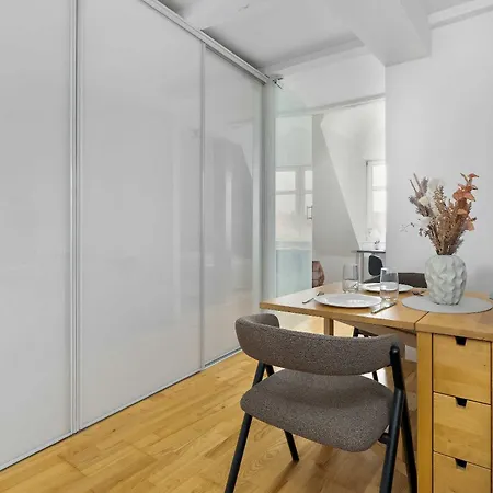 Charming In A Perfect Location Suitable For 4 People By Renters Apartman Poznań