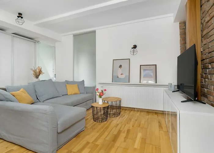 Charming In A Perfect Location Suitable For 4 People By Renters 포즈난