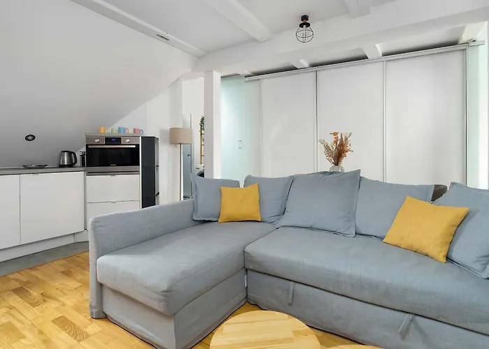 Charming In A Perfect Location Suitable For 4 People By Renters 아파트