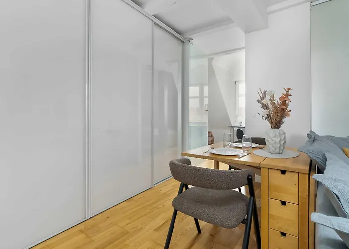 Charming In A Perfect Location Suitable For 4 People By Renters 아파트 포즈난