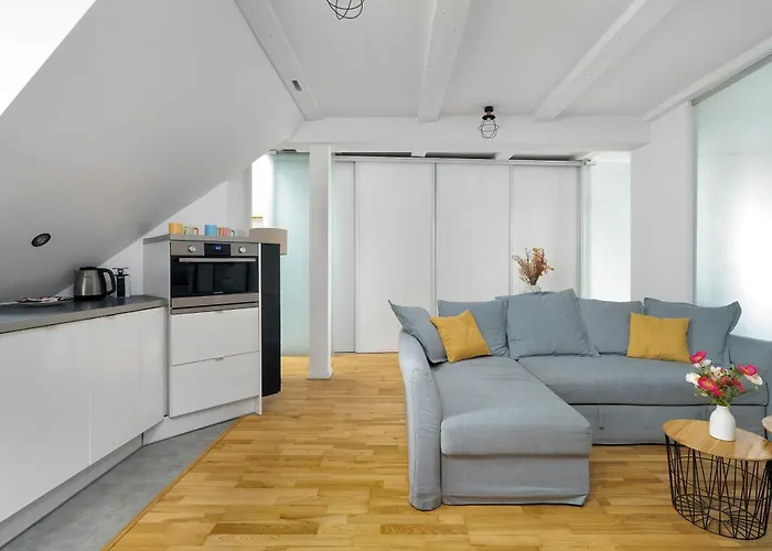 Charming In A Perfect Location Suitable For 4 People By Renters 아파트