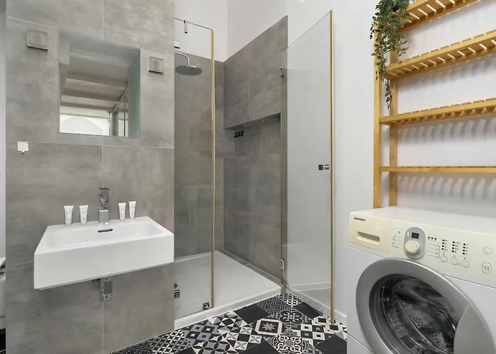 Charming In A Perfect Location Suitable For 4 People By Renters * 포즈난